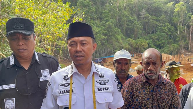 
					Kantor Distrik dan Puskesmas Prototype di Distrik Arguni Mulai Dikerjakan, Bupati UT: Ini Bagian Dari Wujudkan Aspirasi Masyarakat, (Foto: EM/AZT).