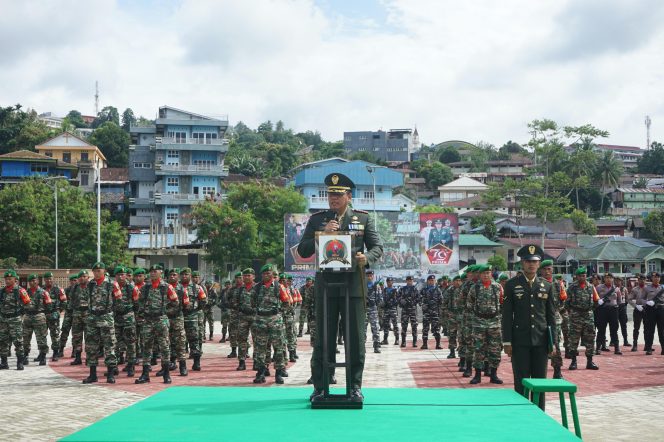 
					Di RTH KH. Ma'ruf Amin, Danrem Kolonel Inf Aswin Kartawijaya Pimpin Upcara HUT TNI ke- 79 Tahun, (Foto: EM/Panrem 182/Jazira Onim).