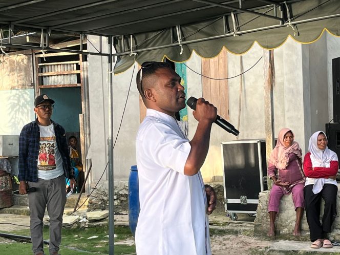 
					Dari Kampung Wambar, Pemuda Apresiasi UTA_YOH Ikhlas Bekerja Bangun Fakfak Untuk Masyarakat, Rabu (09/10/2024). (Foto: EM/AZT).