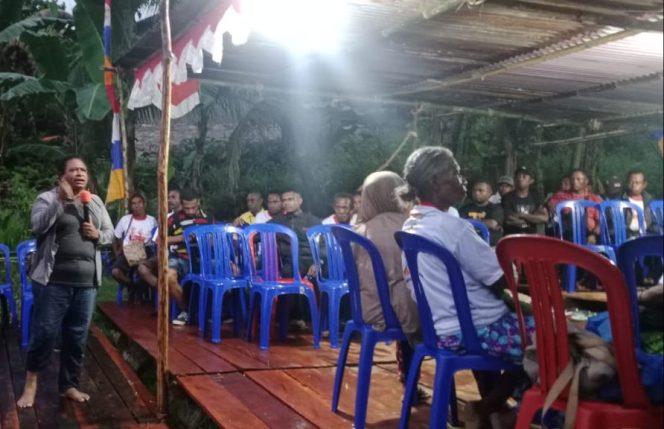 
					Dari Ufuk Timur Fakfak, Welhemina Woy Ajak Masyarakat Pilih Pasangan UTA’YOH, (Foto: EM).