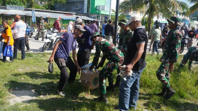 
					Prajurit Korem 182/JO Antusias Laksanakan Kerja Bhakti Massal di Kawasan Reklamasi  Fakfak, (Foto: EM/Panrem 182/JO).