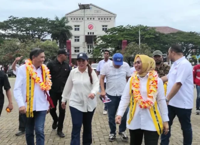 
					Bodewin Wattimena-Ely Toisutta Menangkan Pilwalkot Ambon 2024