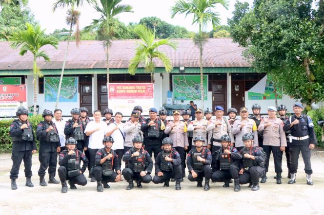 
					Waka Polres Fakfak Lepas Puluhan Personil Brimob BKO Polres Fakfak OMP Mansinam-2024