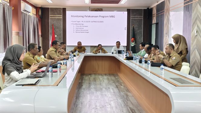 
					Wakil Bupati Yohana Hindom Pimpin Rapat Terbatas Bahas Pelaksanaan Program MBG di Fakfak, (Foto: EM/Rikki).