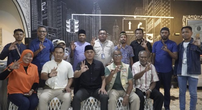 
					Danrem 182/Jazirah Onim Silaturahmi dan Buka Puasa Bersama Insan Pers di Fakfak, (Foto: EM/Arya Sanaky).