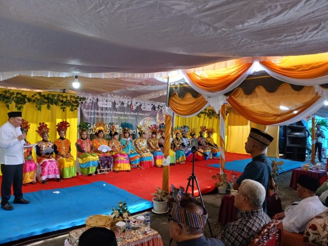 
					Bupati Fakfak Apresiasi Festival Budaya Buton di Kampung Kayu Merah