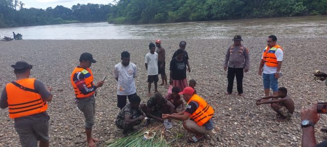 
					Prosesi Adat Moskona Digelar Untuk Dukung Operasi SAR Lanjutan Tahap III Pencarian Iptu Tomi S Marbun