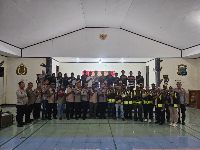 
					Perkuat Tali Silaturahmi, Dir Binmas Temui FKPM dan Ormas di Fakfak, (Foto: EM/Humas Polres Fakfak).