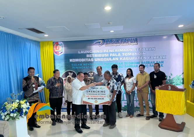 
					Pemkab Fakfak dan Bank Papua Launching Penerimaan Setoran Retribusi Pala Tomandin, (Foto: EM/AZT).