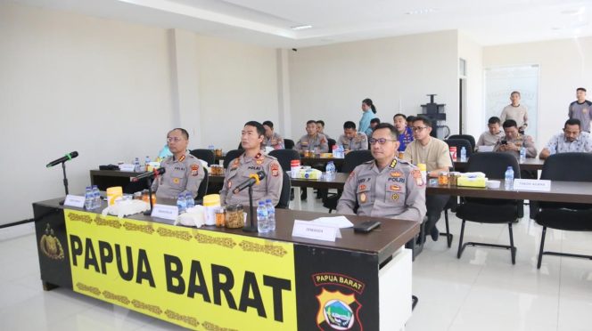 
					Membangun Negeri dari Timur: Polda Papua Barat Gaungkan Sinergi Keamanan dan Ekonomi Berkelanjutan, (Foto: EM/Humas Polres Fakfak).