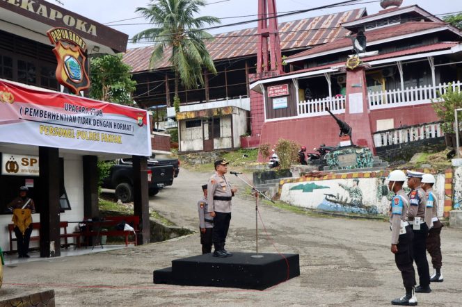 
					Polres Fakfak Komitmen Menegakkan Disiplin dan Etika Kepolisian, (Foto: EM/Humas Polres Fakfak).