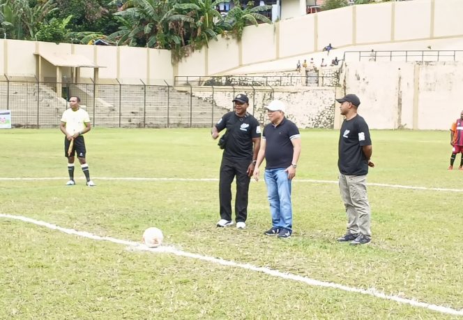 
					Bupati Samaun Buka Turnamen Persita All Star 2025: Beri Pesan Ini Ke Wasit dan Pemain, (Foto: EM/Ramli Rumbati).