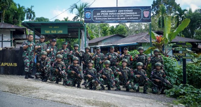 
					Tinjau Pos Kramamongga Yonif 642/KPS, Danrem 182/JO: TNI Hadir Untuk Jaga Warga, (Foto: EM/Panrem 182/JO).
