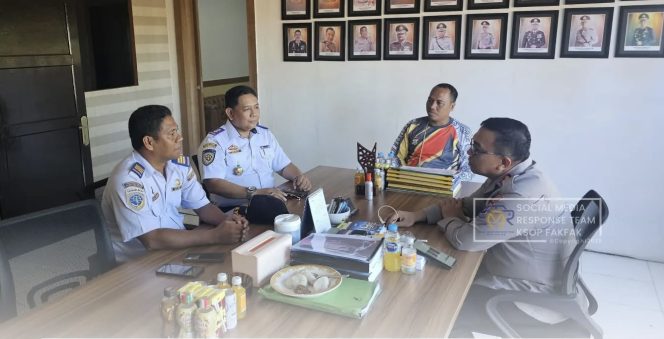 
					Dukung Keselamatan Pelayaran, KSOP dan Polres Fakfak Perkuat Kolaborasi, (Foto: EM/DJPL KSOP Fakfak).