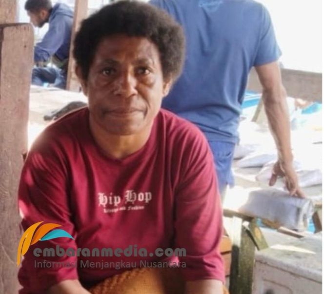
					Pasar Thumburuni Belum Diresmikan, Mama Marselina Titip Harapan Ini Ke Pemda Fakfak, (Foto: EM/Ramli Rumbati).