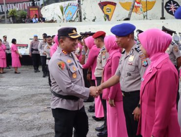Kado Akhir Juni, 24 Anggota Polres Fakfak Terima Kenaikan Pangkat, (Foto: EM/AZT).