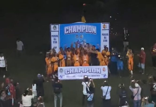 
					Adu Nyali di Titik Putih, Kaimana Legend FC Berhasil Rebut Gelar Juara di Fakfak, (Foto: EM/Mulyadi Letsoin).
