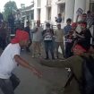 Tolak Tambang PT BBA, Mahasiswa Kei Gelar Aksi Cakalele di Depan DPRD Maluku, (Foto: EM/Adli Maswain).