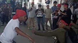 Tolak Tambang PT BBA, Mahasiswa Kei Gelar Aksi Cakalele di Depan DPRD Maluku, (Foto: EM/Adli Maswain).