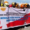 Tolak Maxim, Ratusan Tukang Ojek dan Sopir Rental Datangi DPRK Fakfak, (Foto: EM/Ismail Weripang).