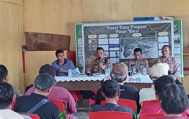 
					Respon Cepat Kapolres Kaimana: Tatap Muka dengan Warga dan Cek Kesiapan Personel, (Foto: EM/Mulyadi Letsoin).