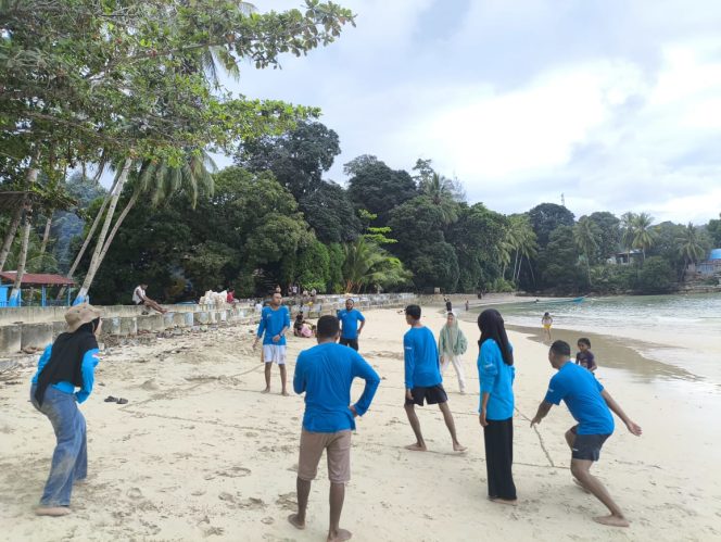 
					5 Tahun Berkarya, Embaranmedia Kukuhkan Kekompakan Tim di Pantai Pasir Putih