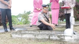 Refleksi Pengabdian Polri: Polres Fakfak Laksanakan Ziarah TMP dan Laut, (Foto: EM/Humas Polres Fakfak).