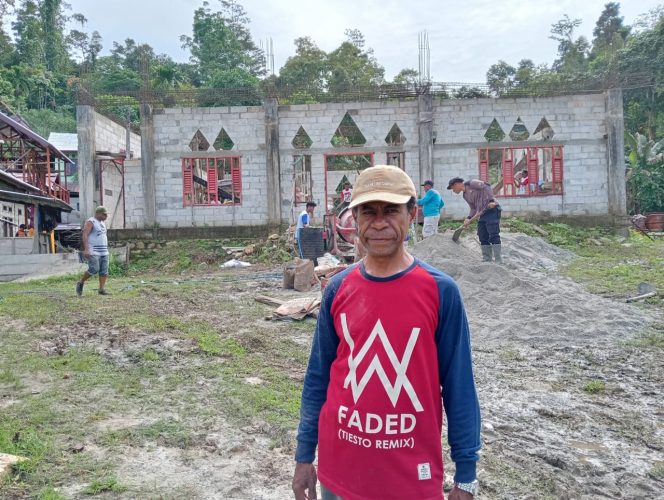 
					Gotong Royong Hidupkan Kembali Pembangunan Masjid AL'KORTAS LAKISA Fakfak, (Foto: EM/Ramli Rumbati).