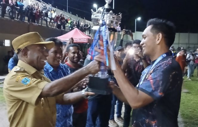 
					Sepak Bola Jadi Pemersatu: Persifa All Star Cup 1 Ditutup Meriah, (Foto: EM/AZT).