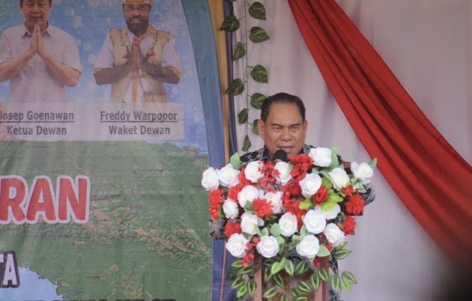
					Bupati Samaun Dahlan: Gereja Mitra Strategis dalam Pembangunan Fakfak, (Foto: EM/Istimewa).