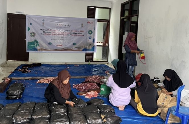 
					Masjid Agung Fakfak Sukses Salurkan 311 Hak Penerima Kurban, (Foto: EM/AZT).