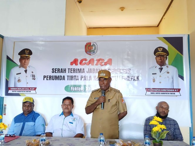 
					Sertijab Direktur Perumda Tirta Pala, Wabup Fakfak Apresiasi Kepemimpinan Usman Namudat, (Foto: EM/AZT).