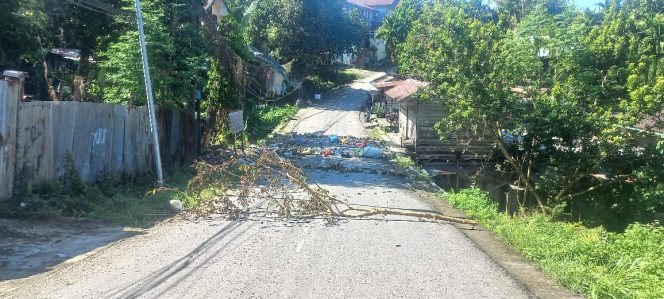 
					Tak Tahan Bau dan Kotor, Warga RT 07 Fakfak Protes Pembuangan Sampah Liar, (Foto: EM/Ramli Rumbati).