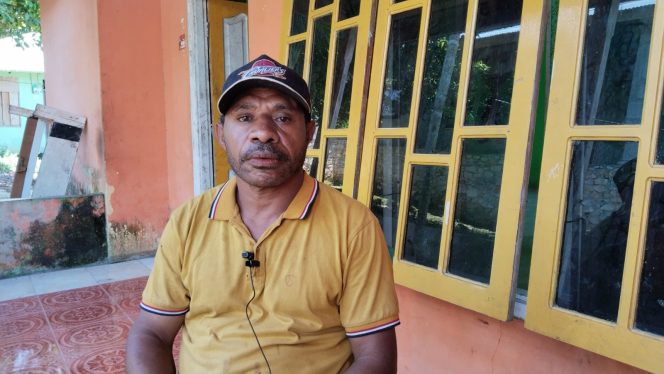
					Kepala Kampung Kiat, Najamudin Baraweri, (Foto: EM/Ramli Rumbati).
