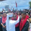 Masyarakat Buano Utara Antusias Sambut Basudara Gandong dalam Acara Pemasangan Atap Masjid, (Foto: EM/Adli Maswain).