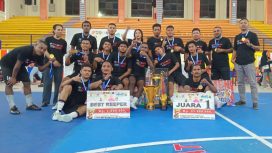 Putra Senja FC Kaimana Angkat Trofi Kapolres Cup V 2025, Kiper Raih Gelar Terbaik, (Foto: EM/Mulyadi Letsoin).