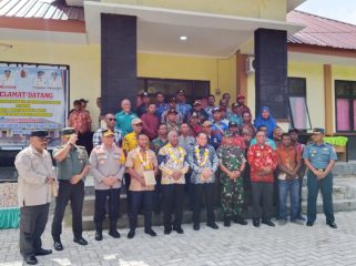 Diresmikan Gubernur Mandacan, Kantor Distrik Fakfak Tengah Kini Hadir dengan Wajah Baru, (Foto: EM/Alfan Rahakbauw).