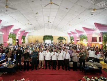 Di Fakfak, Gubernur Dominggus Mandacan: Forkolimasi Jadi Perekat Kerukunan di Papua Barat, (Foto: EM/Istimewa).