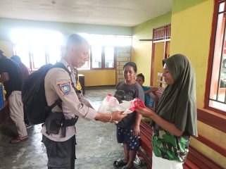 Distribusi Makanan Bergizi Gratis di Fakfak, Dukungan Polri untuk Cegah Stunting, (Foto: EM/AZT).