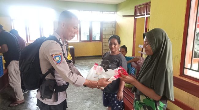Distribusi Makanan Bergizi Gratis di Fakfak, Dukungan Polri untuk Cegah Stunting, (Foto: EM/AZT).