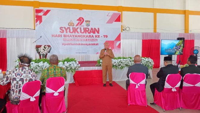 
					Bupati Hasan Achmad: Keamanan dari Polri Jadi Fondasi Pembangunan di Kaimana, (Foto: EM/Mulyadi Letsoin).