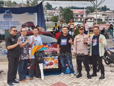 Meriah! BRI Fakfak Undi Hadiah Simpedes, Satu Mobil Dibawa Pulang, (Foto: EM/Ramli Rumbati).