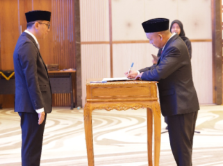 Muhammad Nur Resmi Jabat Direktur Politeknik Negeri Fakfak, Mendiktisaintek Tekankan Sinergi Industri, (Foto: EM/Kemenristekdikti).