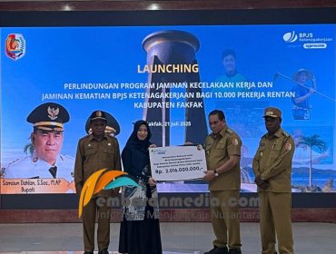 Bupati Fakfak Luncurkan Program Perlindungan BPJS bagi 10.000 Pekerja Rentan, (Foto: EM/AZT).