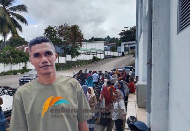 
					Perjuangkan Nasib Honorer Non-Database, Aliansi Datangi Kantor Bupati Fakfak, (Foto: EM/Alfan Rahakbauw).