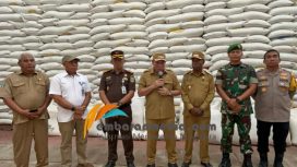 Bupati dan Wabup Fakfak Tinjau Gudang Bulog, Stok Beras Aman hingga Beberapa Bulan ke Depan, (Foto: EM/AZT).