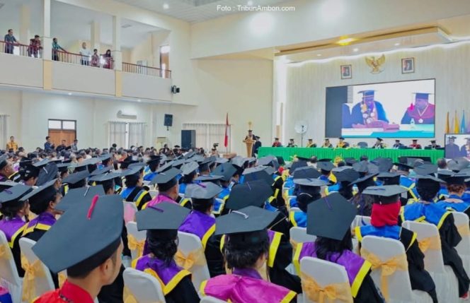 
					IAKN Ambon Kukuhkan 108 Wisudawan, Tegaskan Komitmen Pendidikan Berkarakter