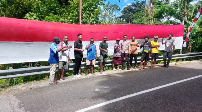 Meriahkan HUT ke-80 RI, Kampung Werba Utara Bentangkan Bendera Merah Putih 35 Meter, (Foto: EM/Ramli Rumbati).
