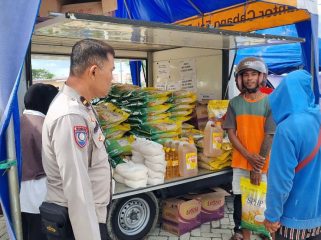 Polres Fakfak gelar pangan murah dan pengobatan gratis sambut HUT RI ke-80, tersedia sembako terjangkau & layanan kesehatan hingga 14 Agustus 2025, (Foto: EM/Ramli Rumbati).