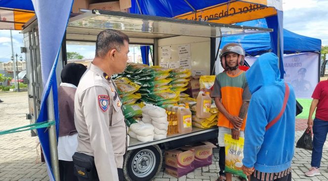 
					Polres Fakfak gelar pangan murah dan pengobatan gratis sambut HUT RI ke-80, tersedia sembako terjangkau & layanan kesehatan hingga 14 Agustus 2025, (Foto: EM/Ramli Rumbati).